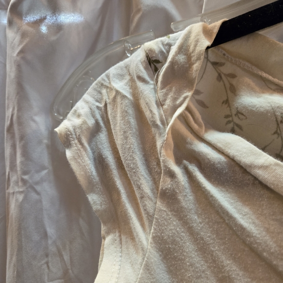 Forever 21 Ivory Floral Short Sleeve Tee - Picture 3 of 6